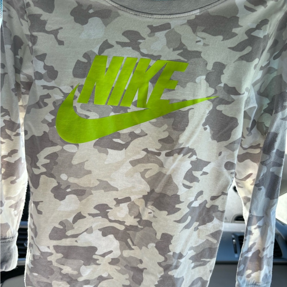 Boys Nike tee